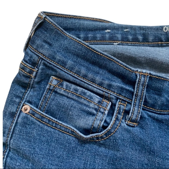 Old Navy Blue Denim Boyfriend Reg Jean Shorts Dune Wash Cuffed Hem Size 6 - Picture 9 of 13